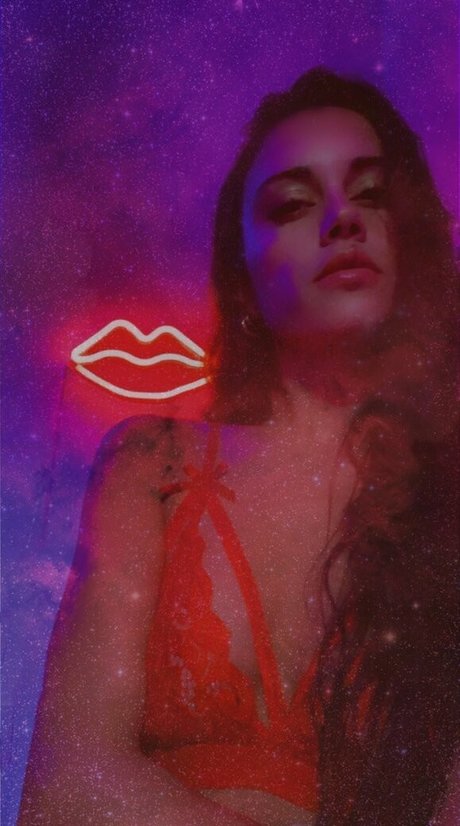 尖ったおっぱいオンリーファンズ アートポルノ 画像