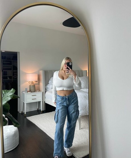 Holly Y 素敵なポルノスター ギャラリー