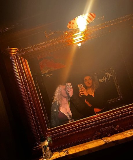 Emily J XXXモデル 写真