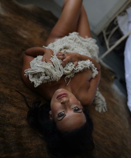 Shaina Wiggins スター ヌード 写真