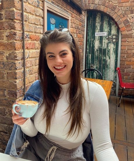 Tiana Hawkins アダルト女優 写真