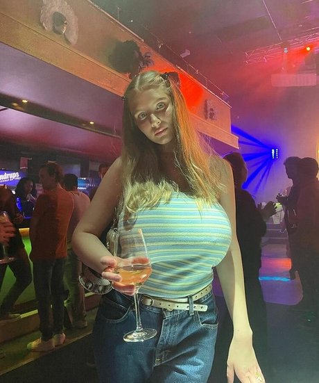 Stina エロティックなスター アーカイブ