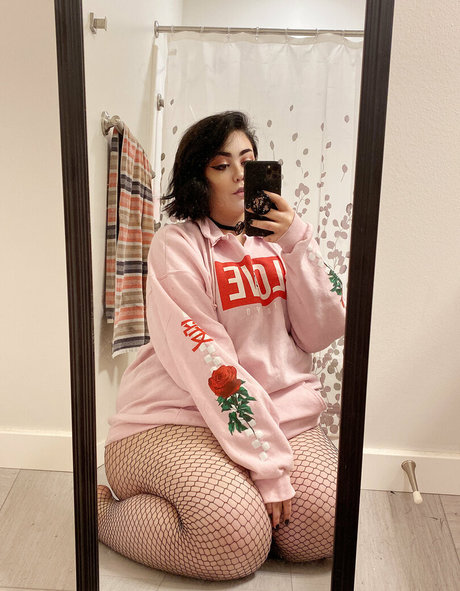 裸の女の子オンリーファンズ セクシー 画像