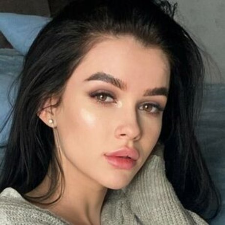 Mia Loop 可愛いモデル 写真