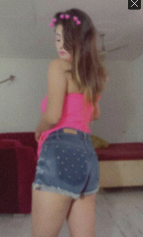 Priya Maggo エロティックなモデル 画像