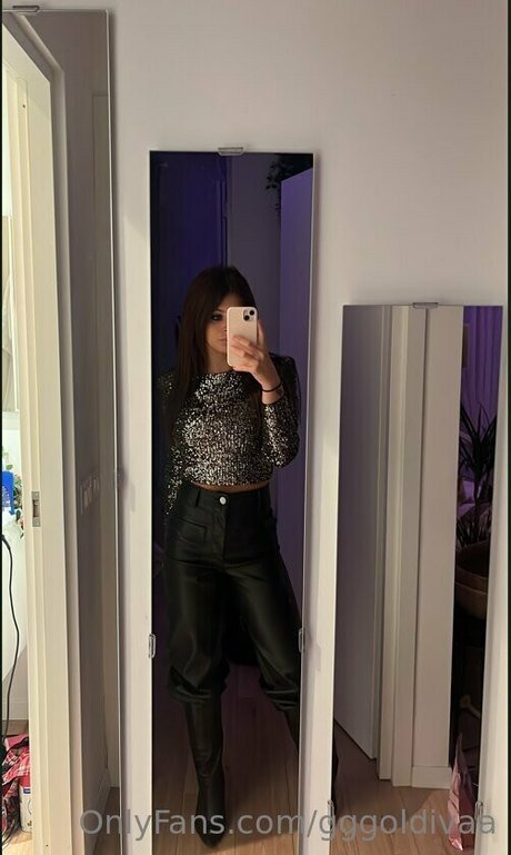 パンツを食い込ませるオンリーファンズ 可愛い 画像