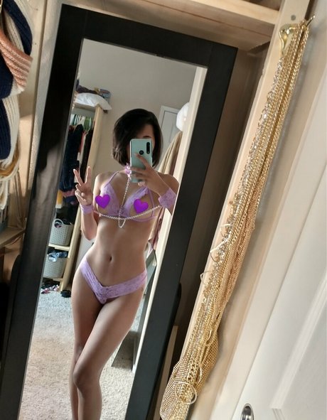 eeebydeeeby アダルトスター 写真