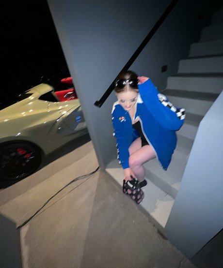 Kiiara 裸のスター 画像