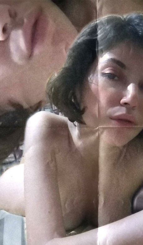 Busra cabuk ヌードモデル 写真