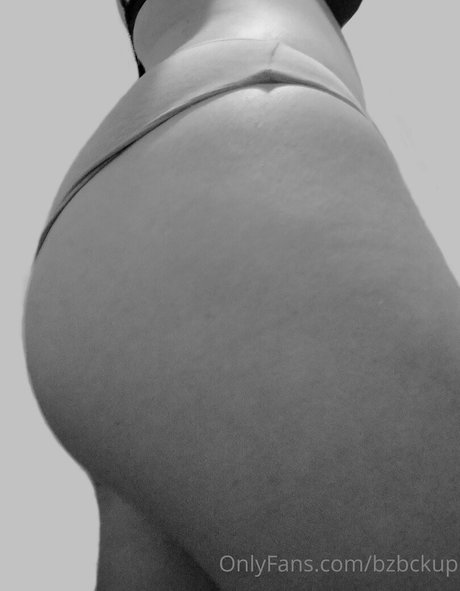 bzbckup 美しいモデル 写真