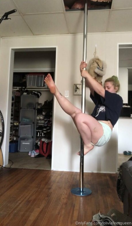 oliviafeetqueen かわいいモデル 写真