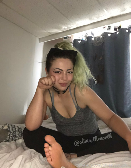 oliviafeetqueen アダルトスター 写真