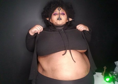 巨乳カップルオンリーファンズ ホットヌード 写真