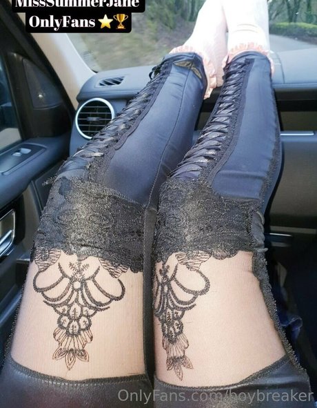 オイルを塗った巨乳オンリーファンズ ポルノ 写真