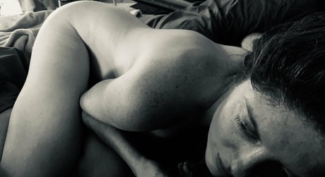 bustybrooke1 美しい女優 写真