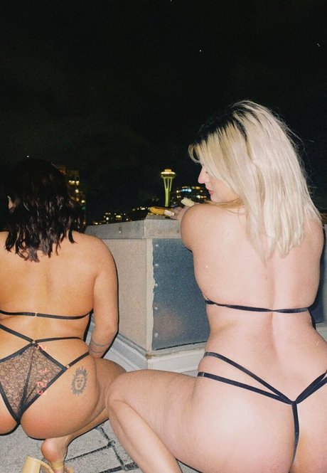 ティーンランジェリーオンリーファンズ ヌード 画像