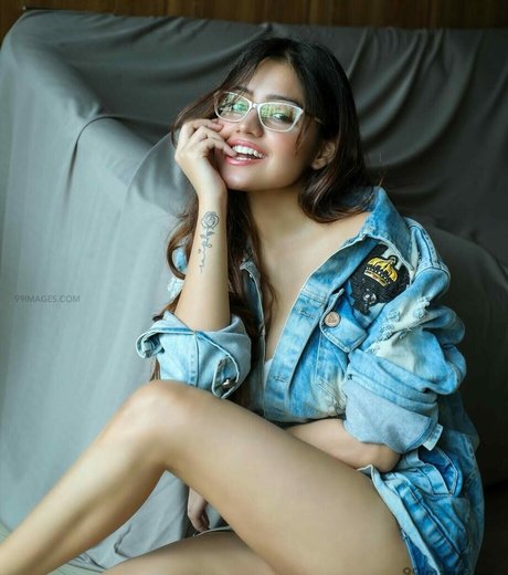 ヌード熟女オンリーファンズ HD 写真