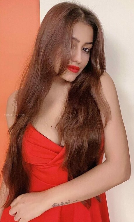 Simran Kaur Hundal ポルノスター セクシー 写真