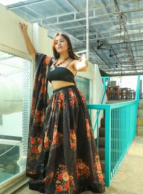 Simran Kaur Hundal ヌードのポルノスター 写真