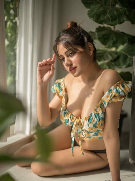 Simran Kaur Hundal 素敵なポルノスター 画像