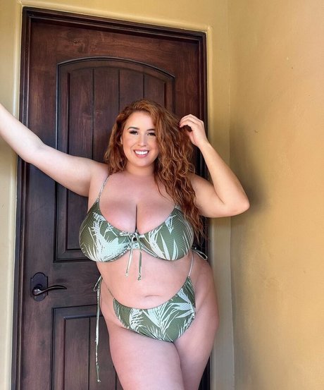 いちごミルクオンリーファンズ ホットヌード 写真