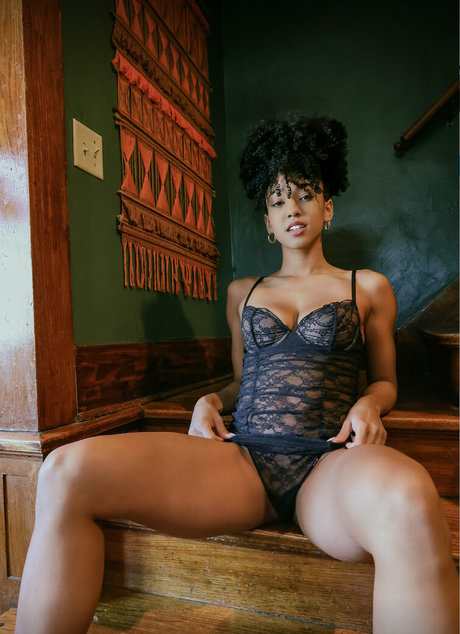 Victoria Esteve ポルノスター 裸 画像