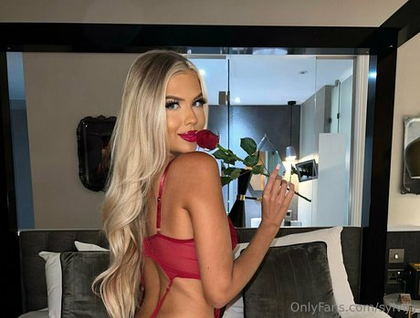 sylvija ヌードのポルノスター 写真