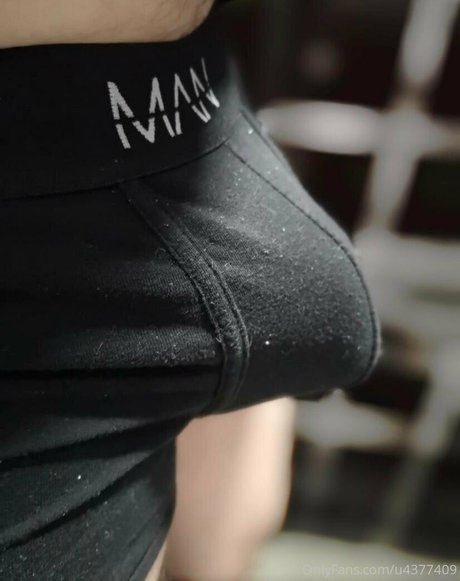 wolfuncensored 裸のモデル 画像