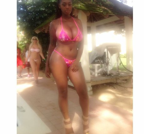 赤毛の痩せたオンリーファンズ ホットxxx 写真