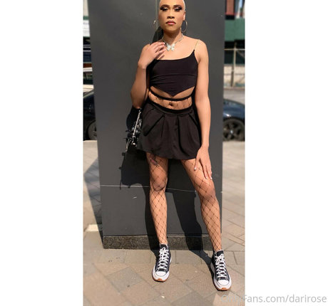 ストリップショー オンリーファンズ エロ 写真