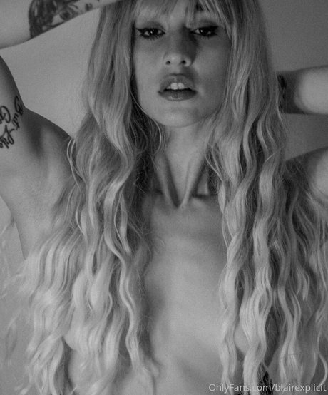 かわいいブロンドのオンリーファンズ 限定 画像