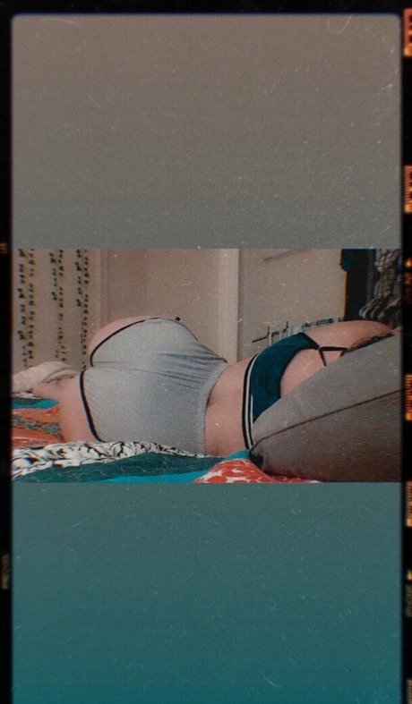 ミラーセルフィーオンリーファンズ 無料裸 写真