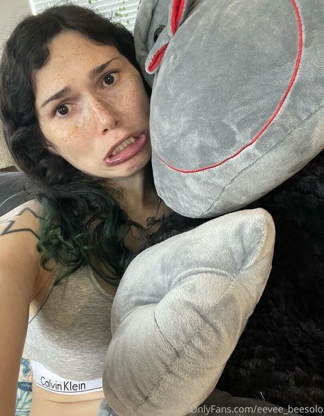 eeveebeevip アート女優 写真