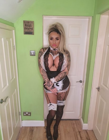 アラブ人妻オンリーファンズ セクシーヌード 写真