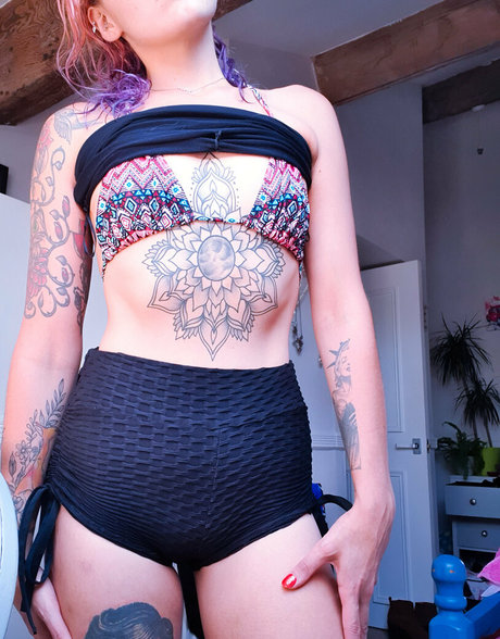 太った足のオンリーファンズ セクシー ギャラリー