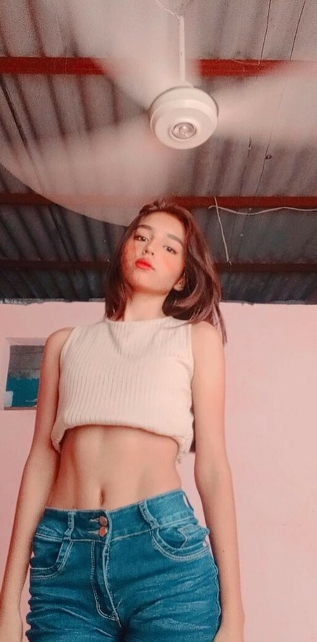 指マン 潮吹き オンリーファンズ セクシー裸 写真