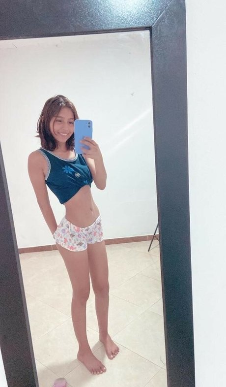 coralineros アダルト女優 写真