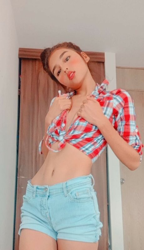 coralineros ホット女優 写真