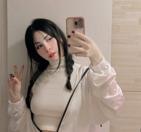 Caroline Favorino ホットスター ギャラリー