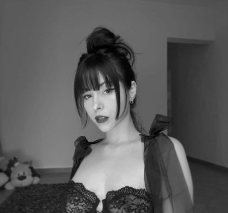 Caroline Favorino セックスモデル ギャラリー