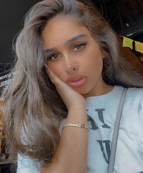 therealmeghnaa トップ女優 ギャラリー