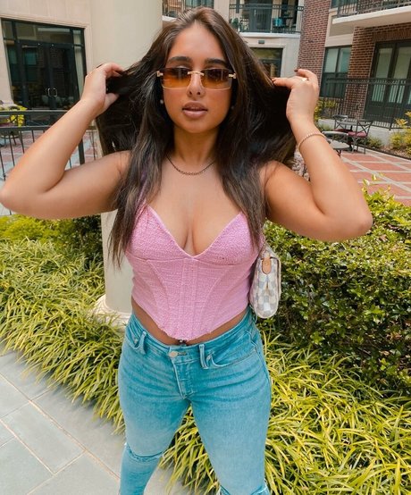 therealmeghnaa かわいいモデル 画像