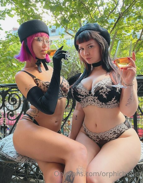 教室オンリーファン ホット裸 画像