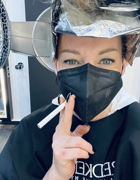 smokingqueenalina ヌードスター 写真