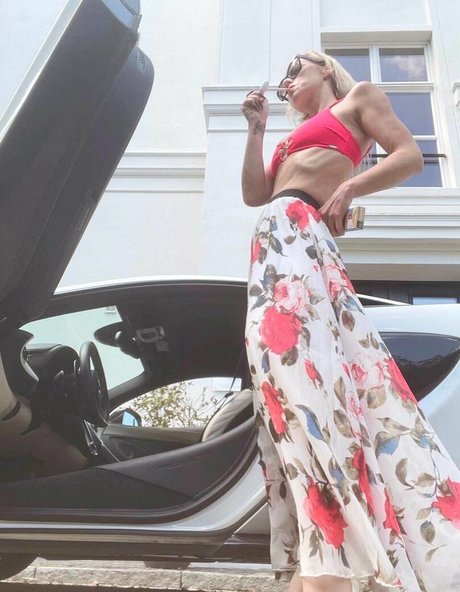 smokingqueenalina ホットモデル 画像