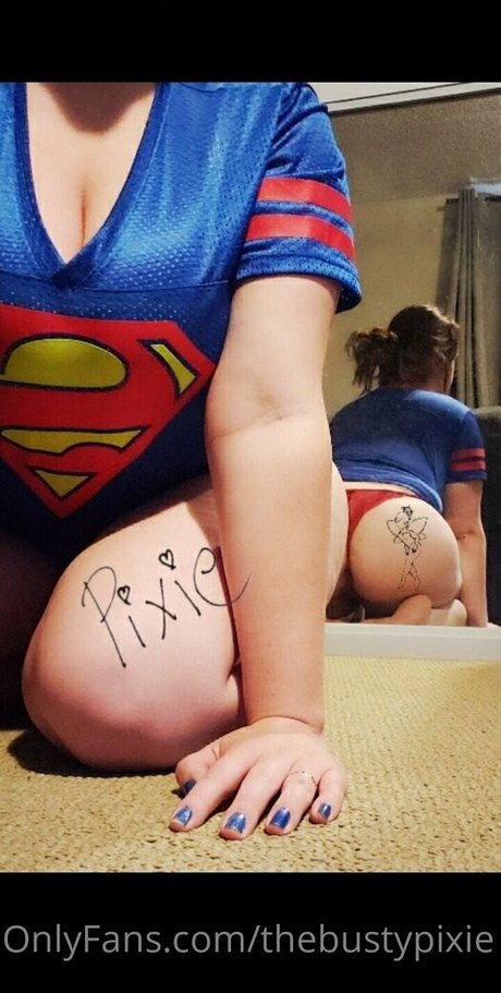 thebustypixie 最高のモデル 画像