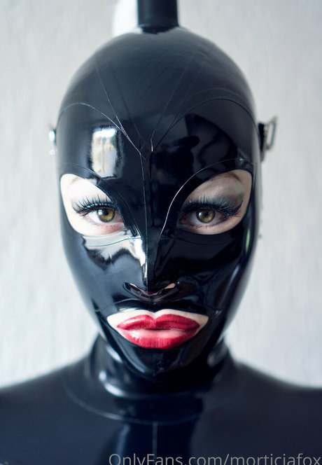 morticiafox 独占スター 写真