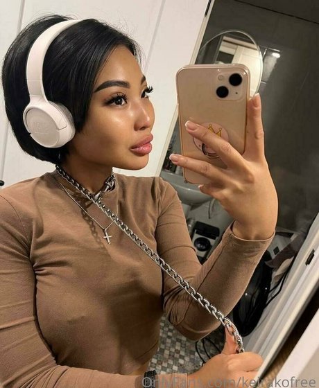 セクシーなアジア人オンリーファンズ 美しいヌード 写真