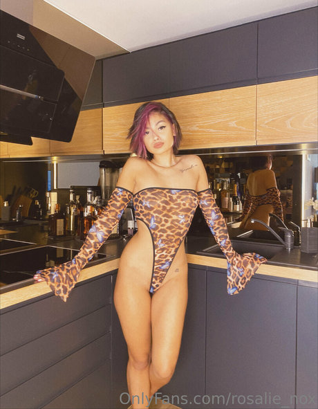 rosalie nox ポルノスター 裸 写真