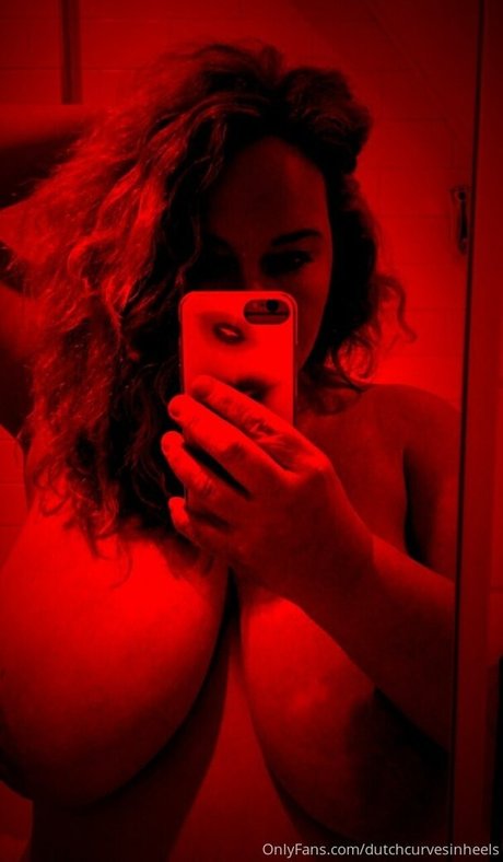 dutchcurvesinheels 写真集